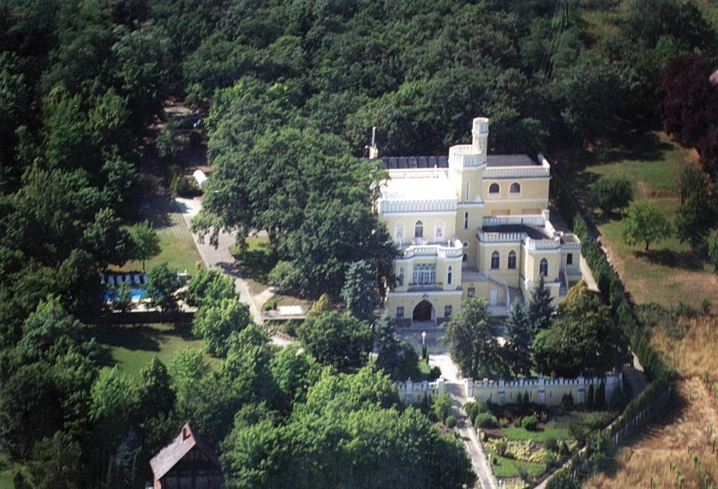 Sir David Balaton Castle Apartmanok Balatonszepezd Bagian luar foto