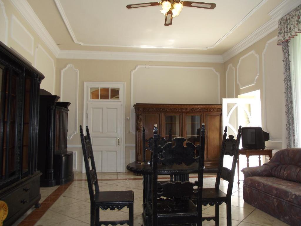 Sir David Balaton Castle Apartmanok Balatonszepezd Ruang foto