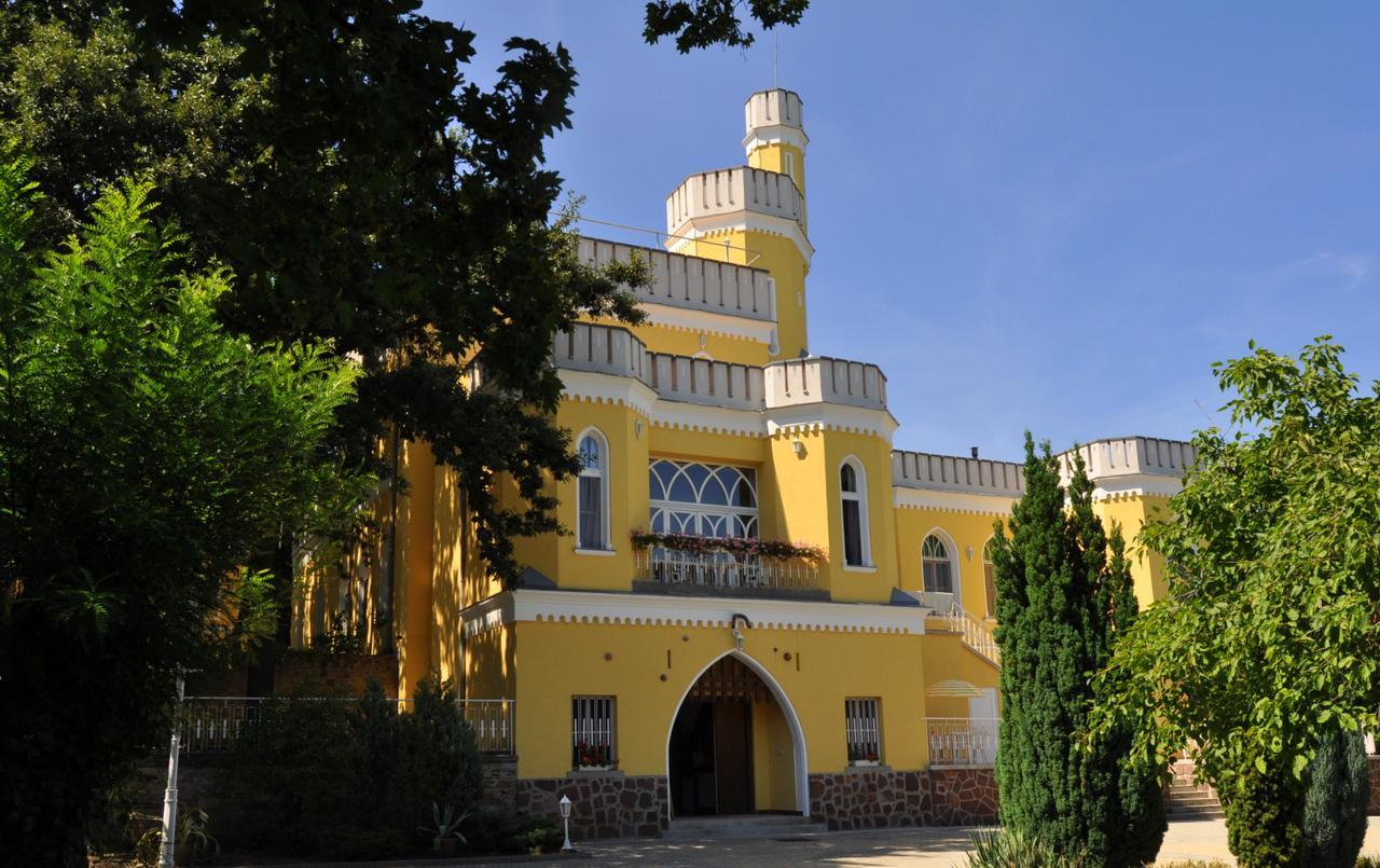 Sir David Balaton Castle Apartmanok Balatonszepezd Bagian luar foto