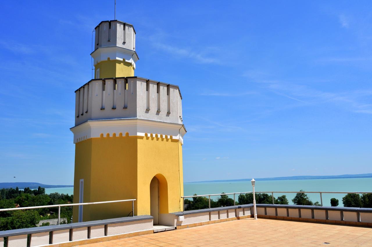 Sir David Balaton Castle Apartmanok Balatonszepezd Bagian luar foto