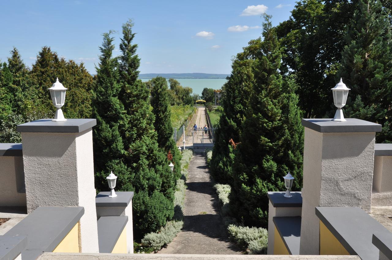 Sir David Balaton Castle Apartmanok Balatonszepezd Bagian luar foto